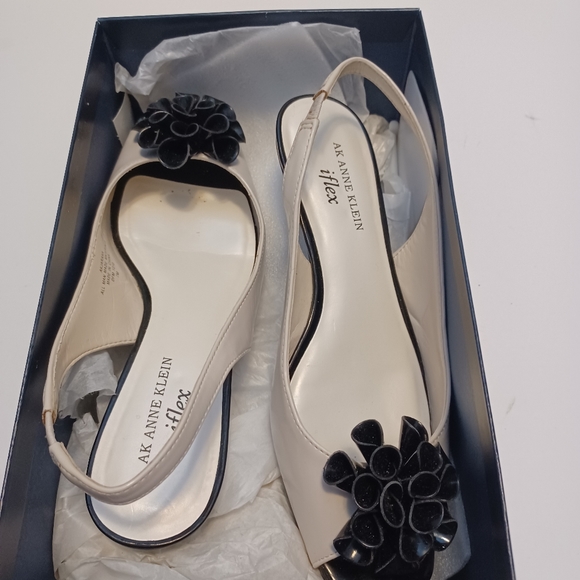 Anne Klein Open Toe Ivory/ Black Shoes Sz 7 - Picture 3 of 8